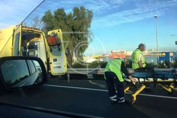 Un motorista se fractura una pierna en un accidente en la GC-1, a la altura de La Mareta (Foto TA)
